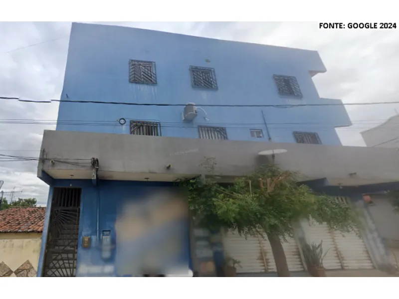 Comercial em leilão
