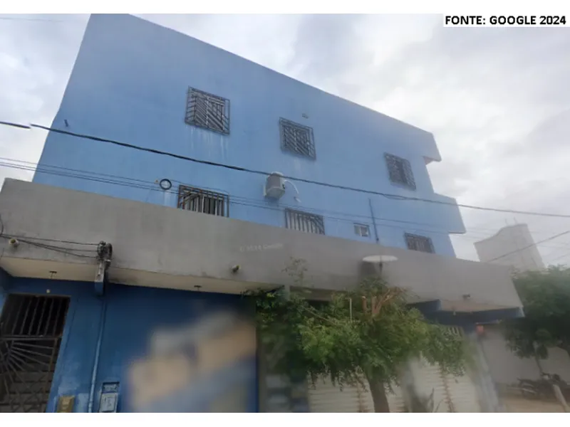 Comercial em leilão