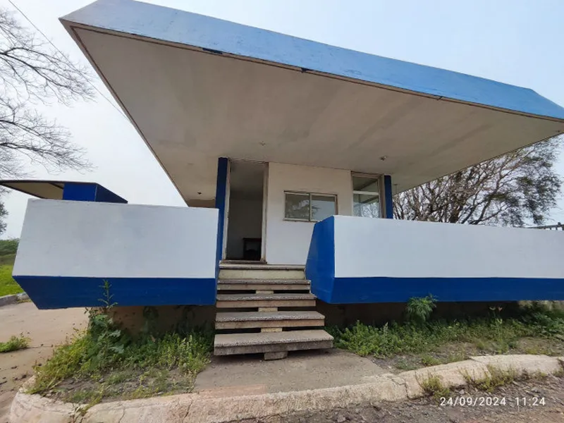 Comercial em leilão