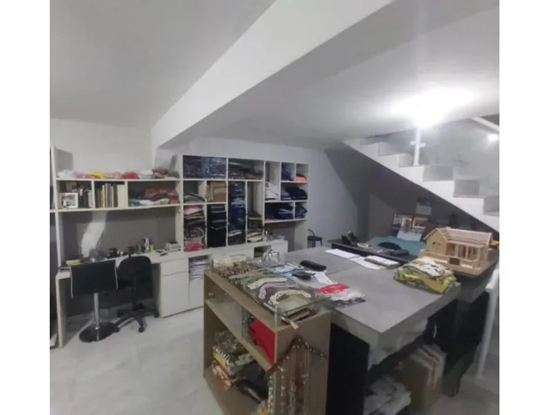 Comercial em leilão