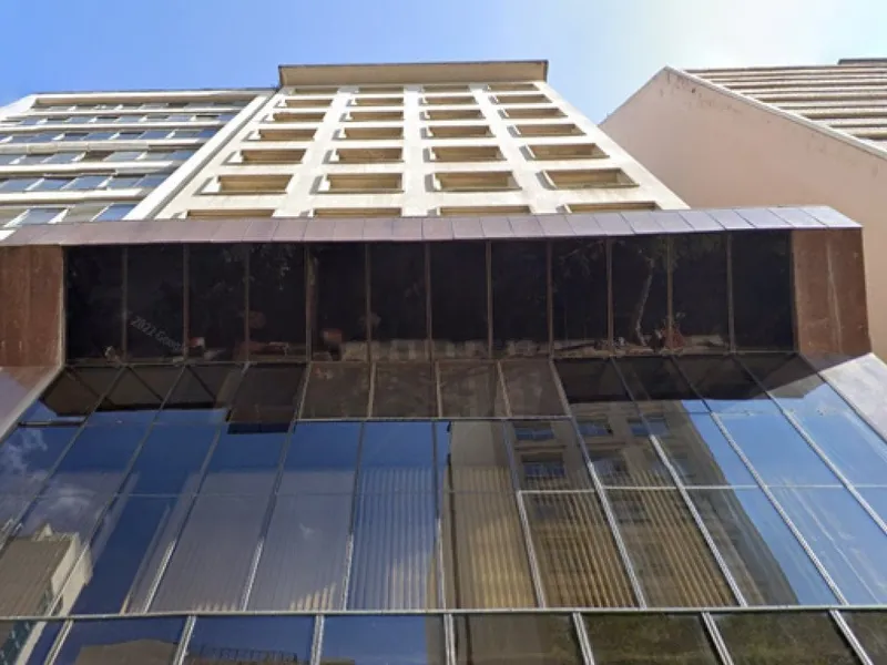 Comercial em leilão