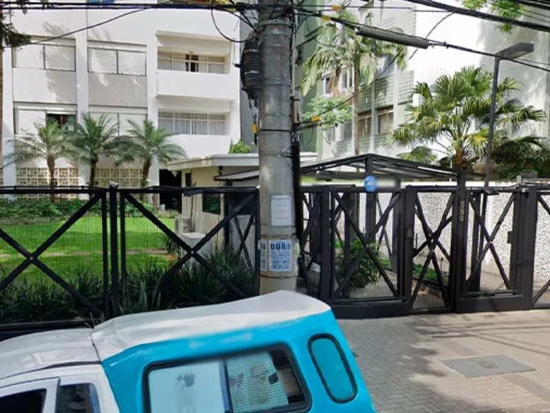 Outros em leilão