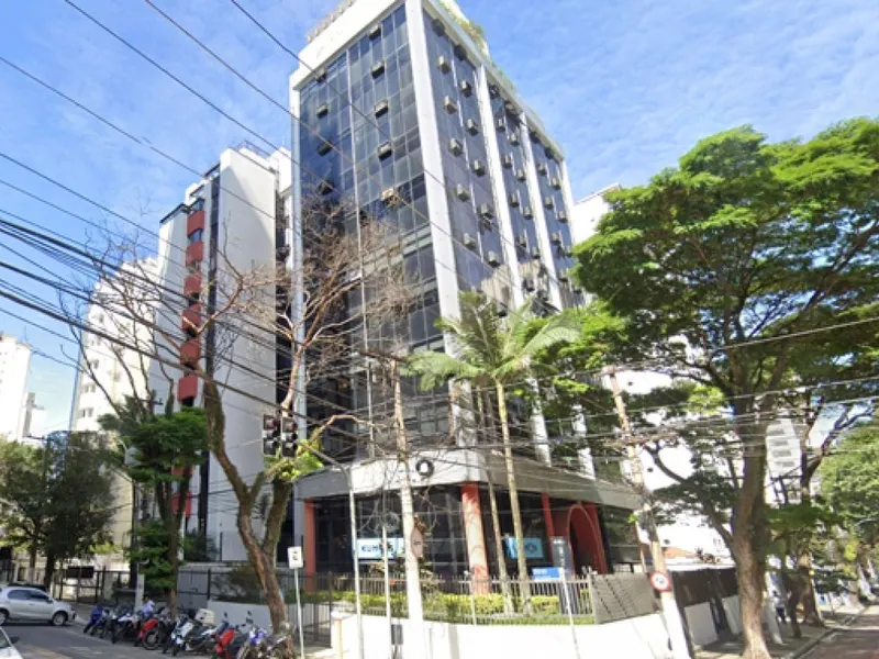 Comercial em leilão
