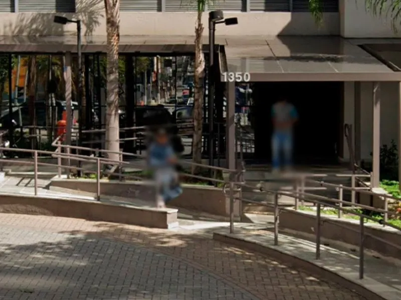 Comercial em leilão