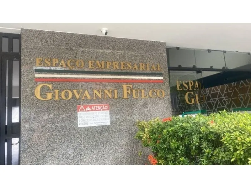 Comercial em leilão