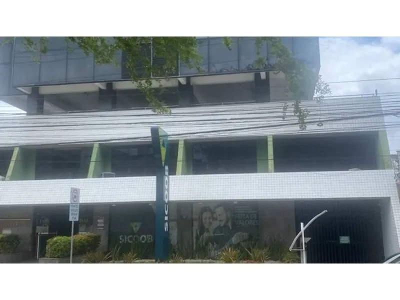 Comercial em leilão