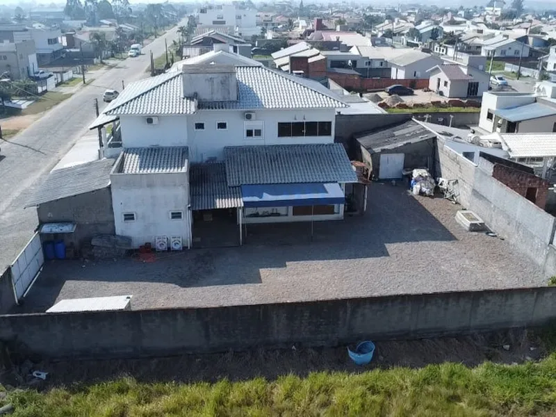 Comercial em leilão