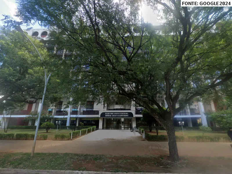 Comercial em leilão