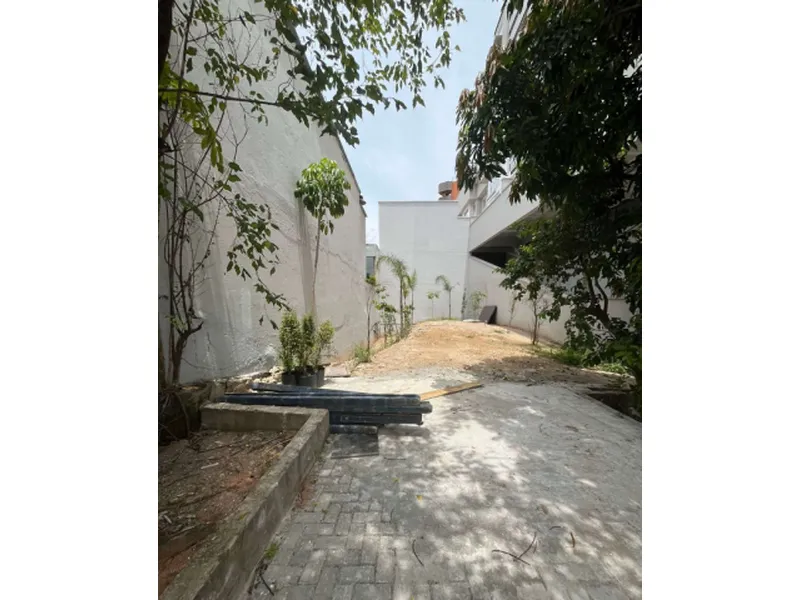 Comercial em leilão