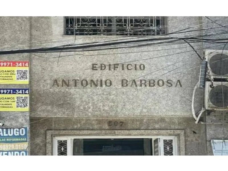 Comercial em leilão