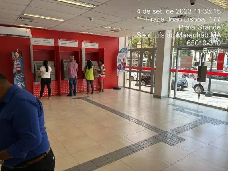 Comercial em leilão