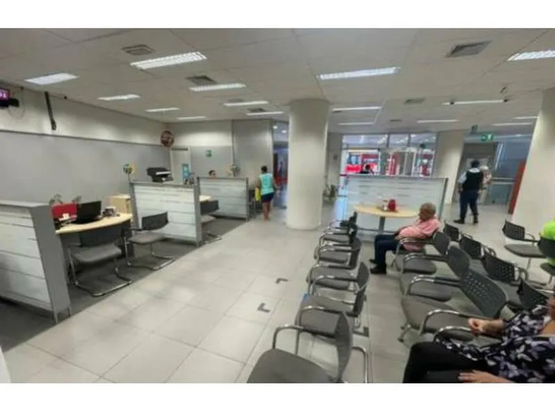 Comercial em leilão