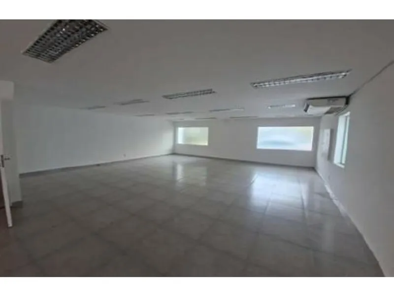 Comercial em leilão