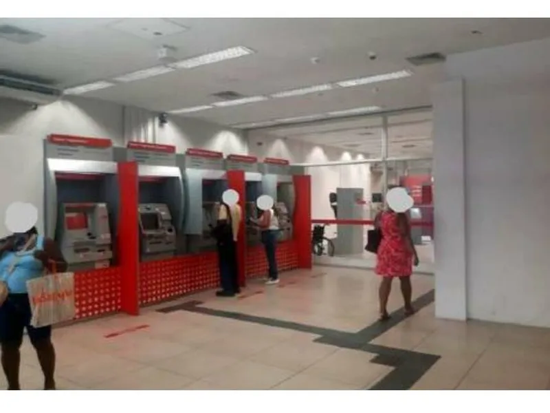 Comercial em leilão