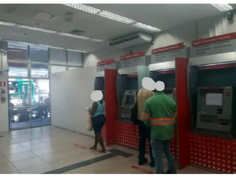Comercial em leilão
