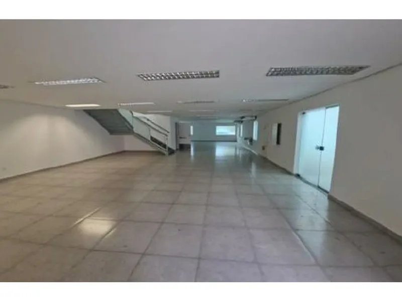 Comercial em leilão