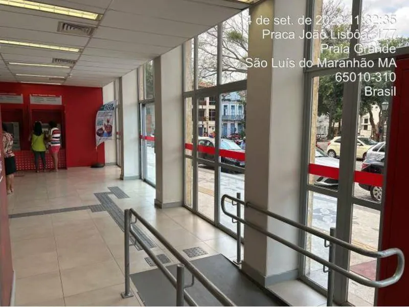 Comercial em leilão