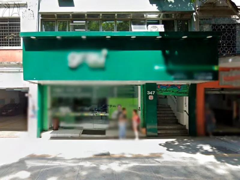 Comercial em leilão