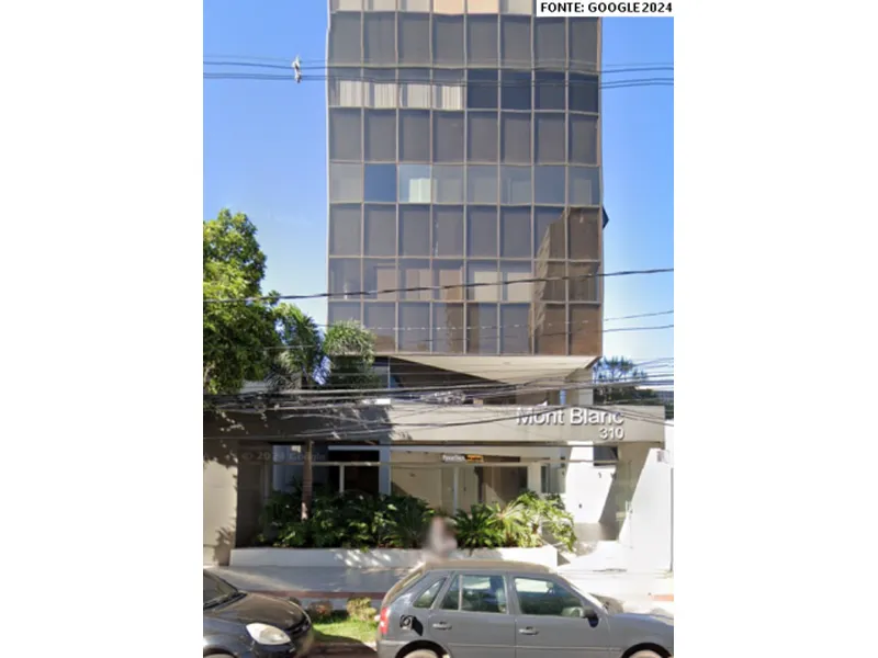 Comercial em leilão