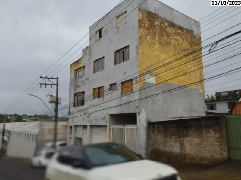 Comercial em leilão