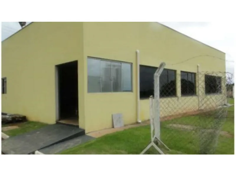 Comercial em leilão