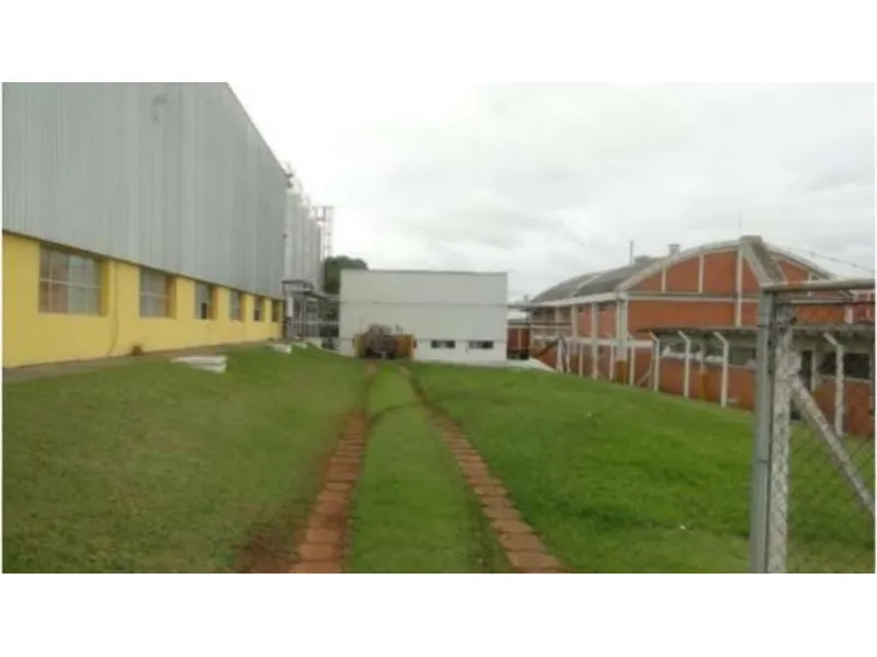Comercial em leilão