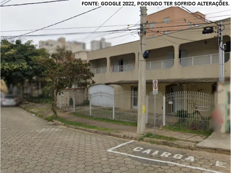 Comercial em leilão