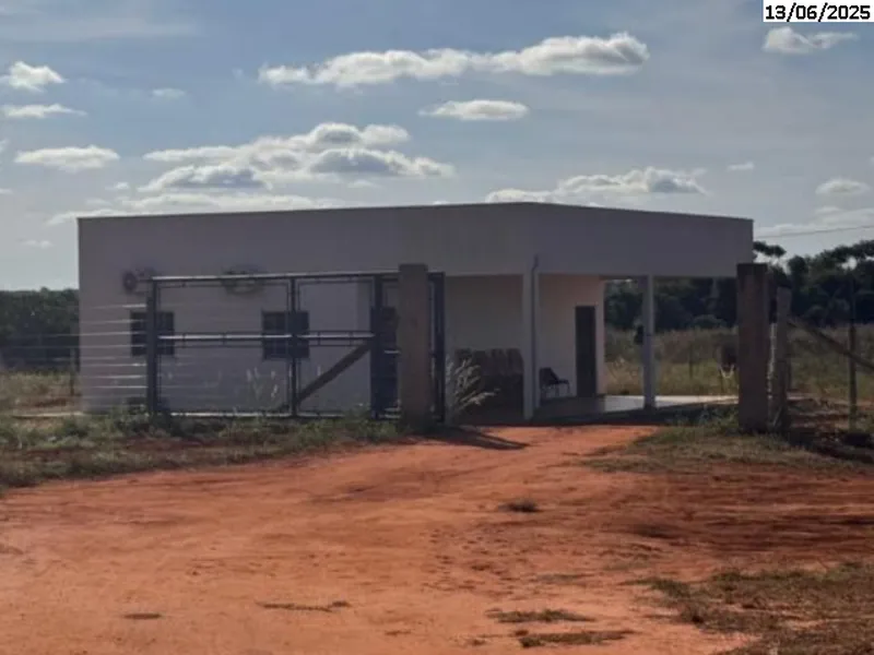 Comercial em leilão