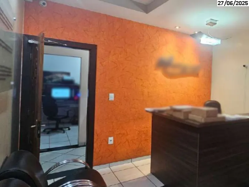 Comercial em leilão