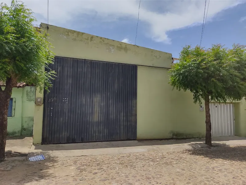 Comercial em leilão