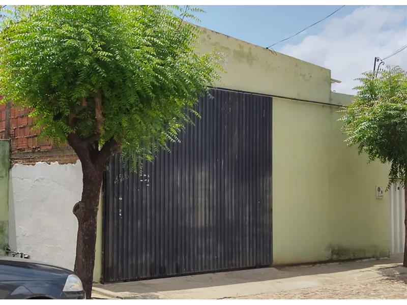 Comercial em leilão