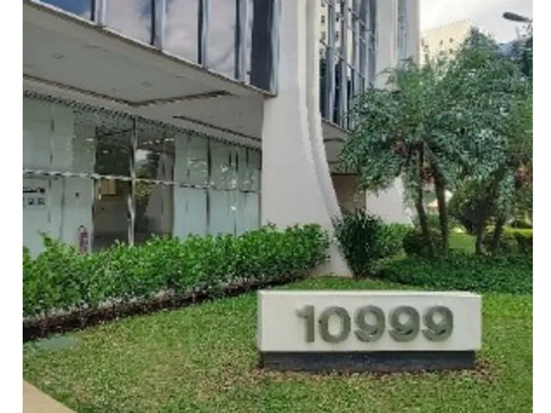 Comercial em leilão