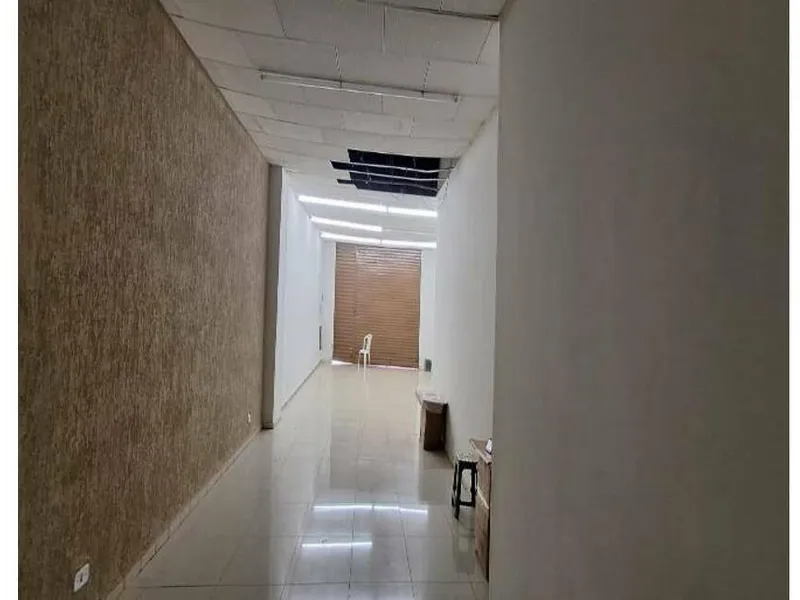 Comercial em leilão