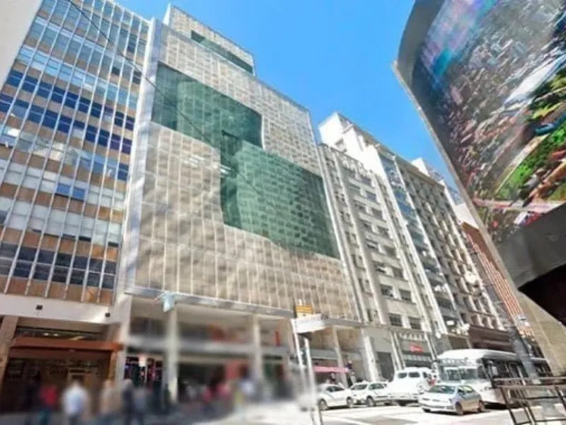 Comercial em leilão