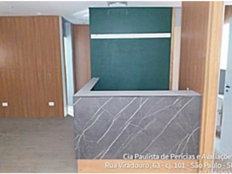 Comercial em leilão