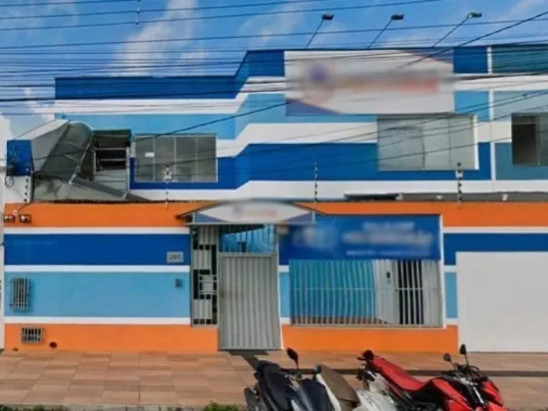 Comercial em leilão