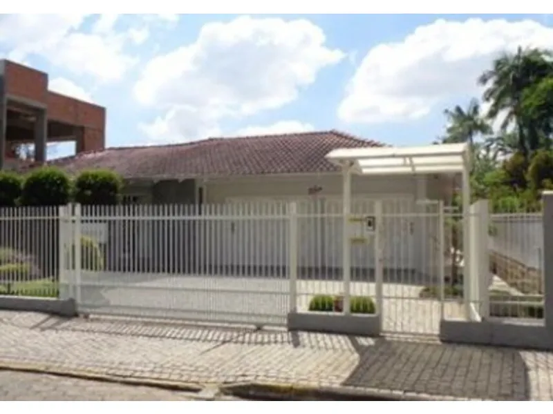 Comercial em leilão