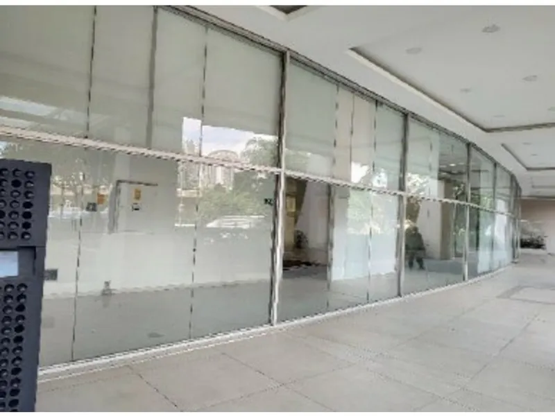 Comercial em leilão
