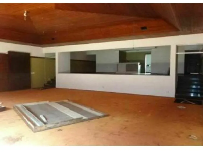Comercial em leilão