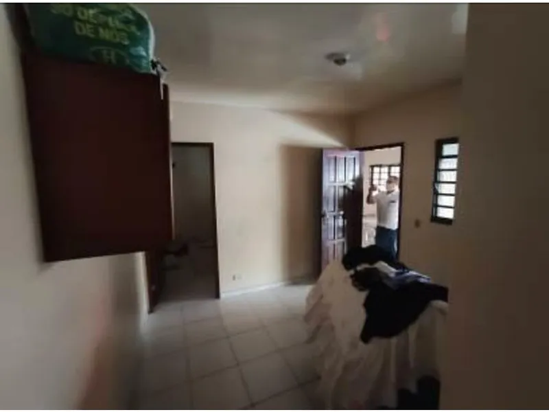 Comercial em leilão