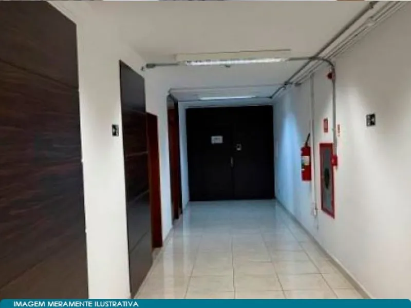 Comercial em leilão