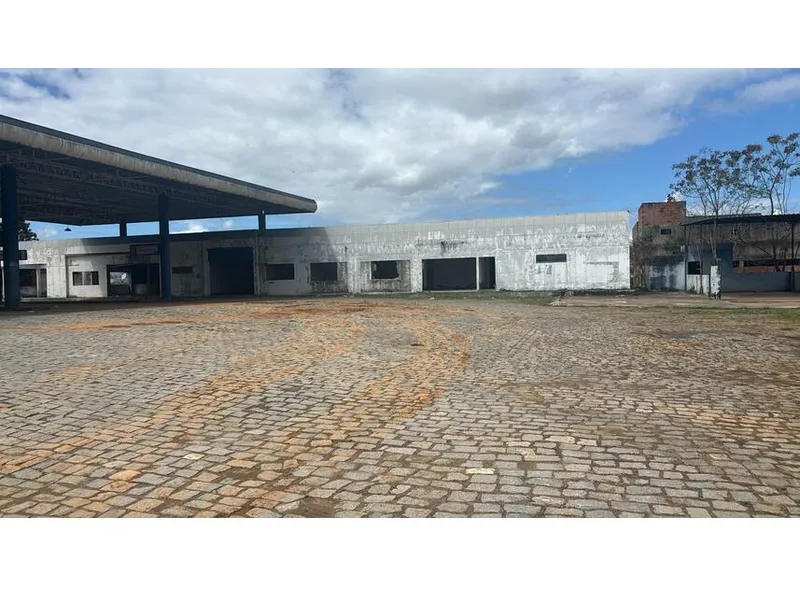 Comercial em leilão