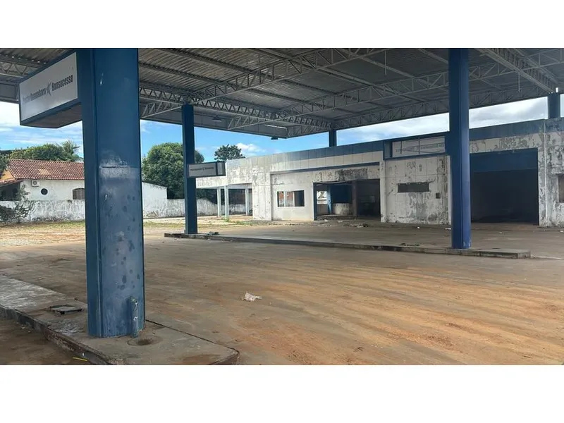 Comercial em leilão