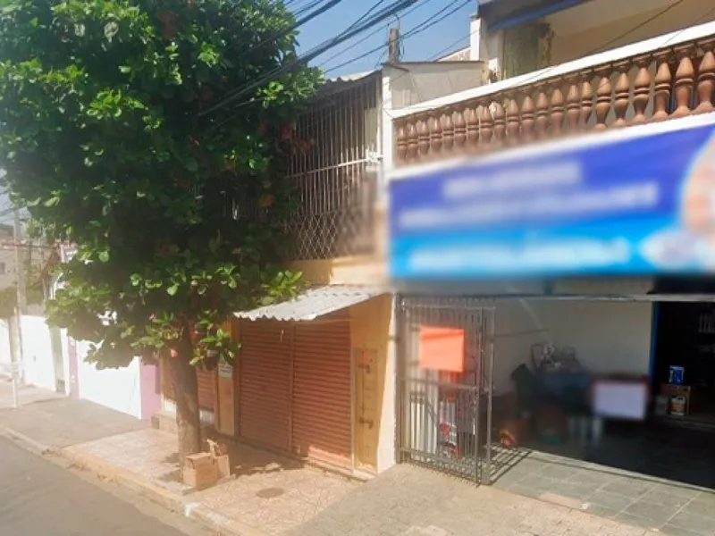 Comercial em leilão