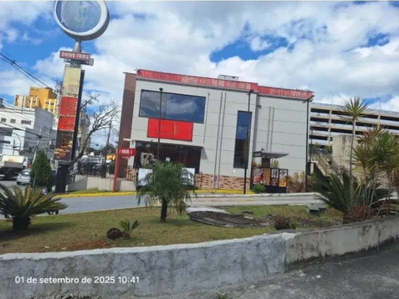 Comercial em leilão