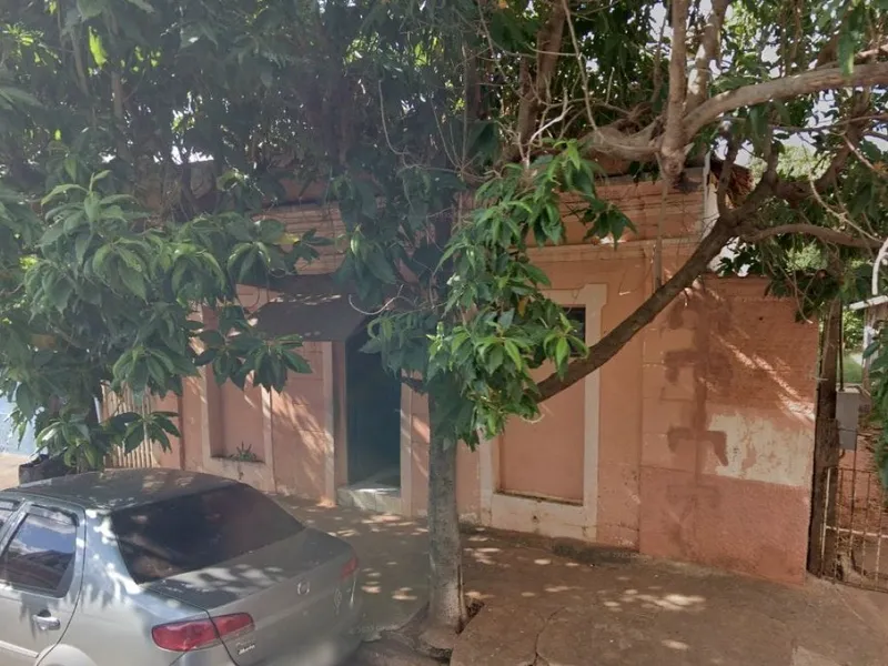 Comercial em leilão