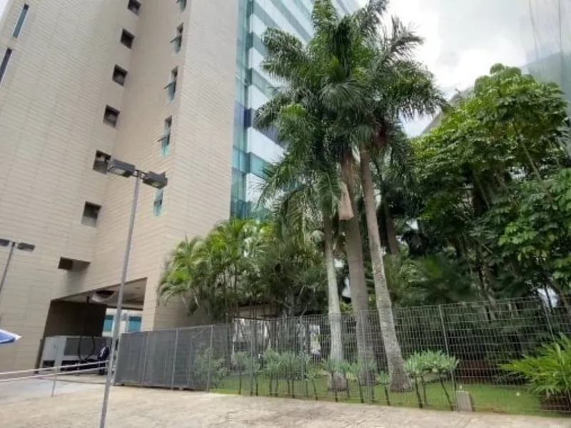 Comercial em leilão