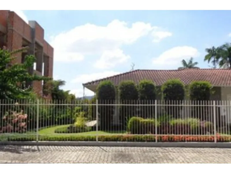 Comercial em leilão