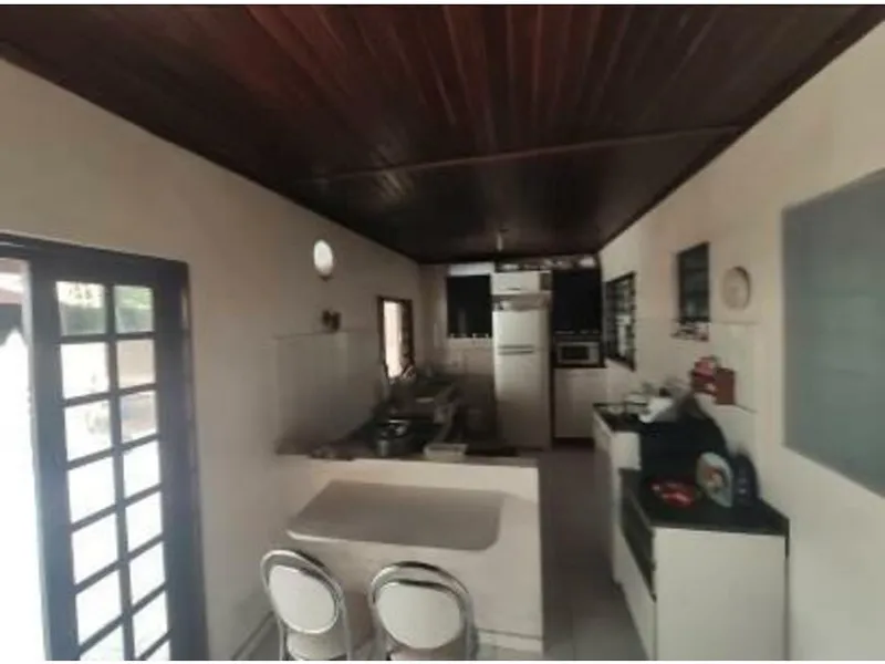 Comercial em leilão