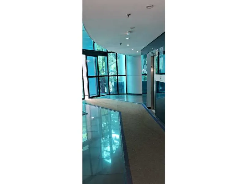 Comercial em leilão